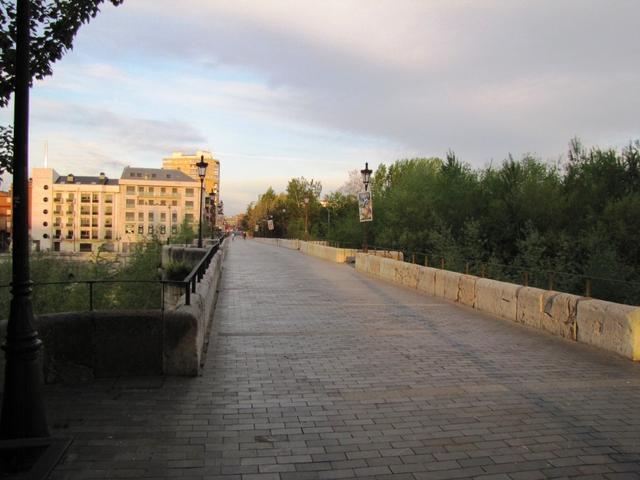 über diese Brücke überquerten wir den Río Bernesga