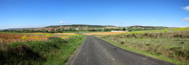 schönes Breitbildfoto mit Blick Richtung Santibañez de Valdeiglesias