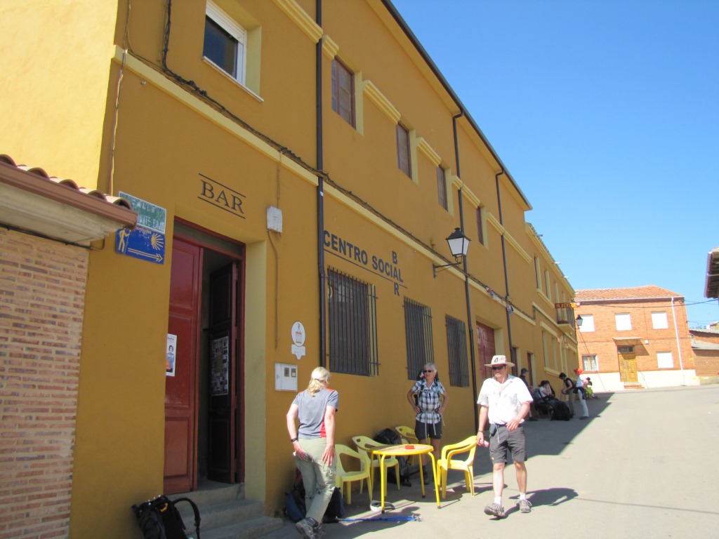 in dieser kleinen Bar in Santibañez de Valdeiglesias haben wir zusammen mit Hannelore&Erich eine Kaffeepause eingelegt