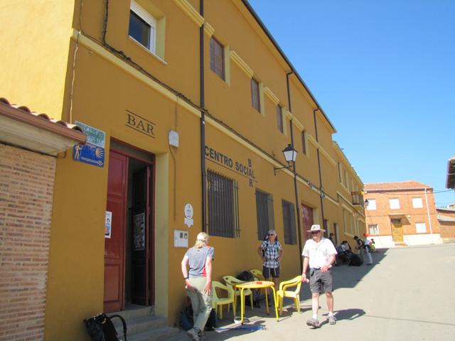 in dieser kleinen Bar in Santibañez de Valdeiglesias haben wir zusammen mit Hannelore&Erich eine Kaffeepause eingelegt