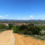 schönes Breitbildfoto von der Anhöhe aus gesehen mit Blick Richtung Astorga