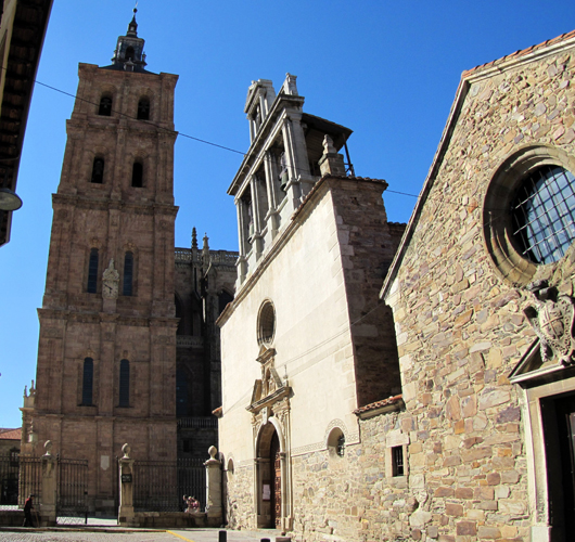 wir haben die Kathedrale verlassen und werfen einen letzten Blick zurück