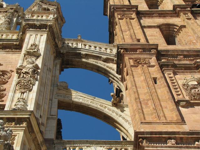 schon im Mittelalter wussten die Architekten, wie man den gewaltigen Druck einer Kathedrale ableitet