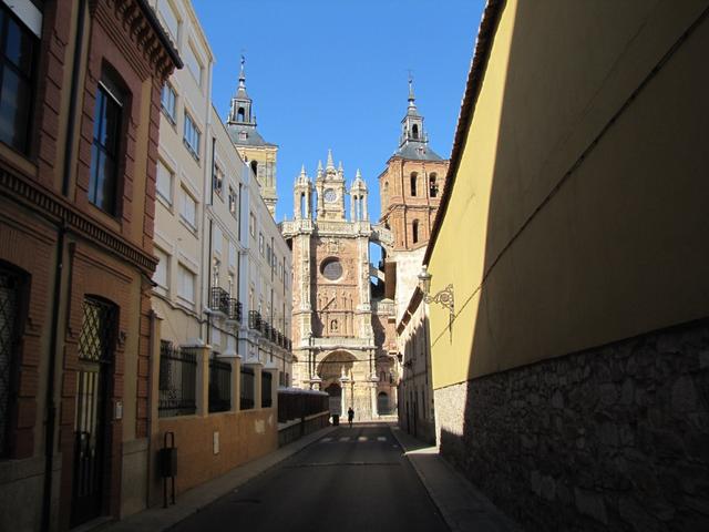 auf dem Weg zum dominantestem Gebäude von Astorga