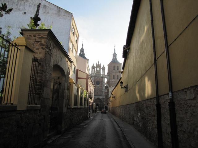 der Jakobsweg führt uns nochmals zu der schönen Kathedrale de Santa María