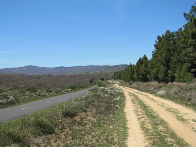 am Horizont die Montes de León mit dem Monte Irago