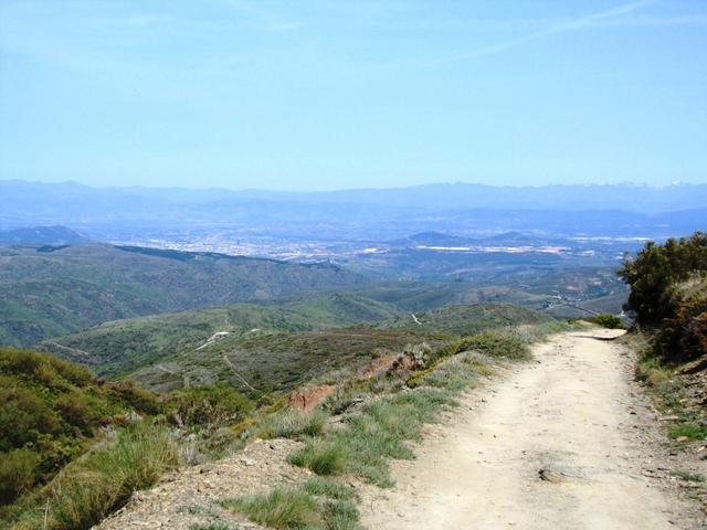 am Horizont ersichtlich Ponferrada unser heutiges Ziel. Wir befinden uns weiterhin in der Region Castilla y León