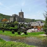 das schöne Molinaseca am Ufer des Río Meruelo gelegen, mit der Parroquia de San Nicolás de Bari