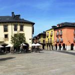 Breitbildfoto der schönen Plaza Virgen de la Encina