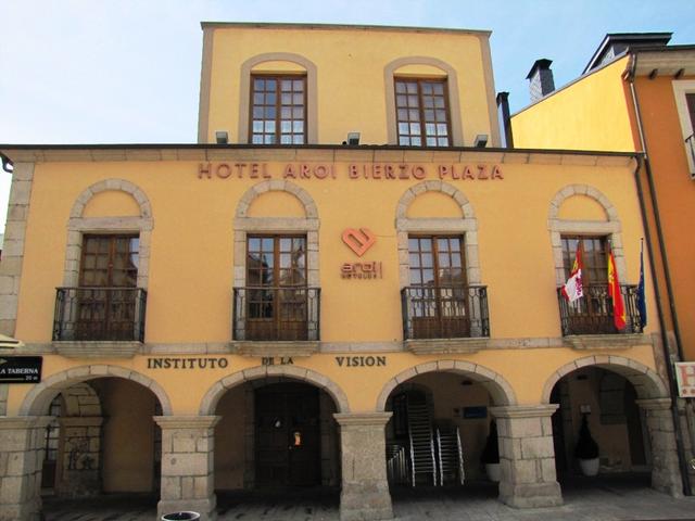 im Hotel Aroi Bierzo Plaza an der Plaza del Ayuntamento haben wir unser Zimmer bezogen