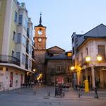 Blick von der Plaza del Ayuntamento zum schönen Glockenturm