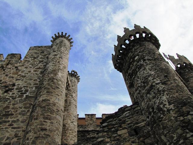 die 12 Originaltürme sind nach den Formen der Sternbilder ausgerichtet