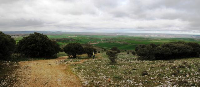 Breitbildfoto von der Hochebene aus gesehen mit Blick Richtung Burgos