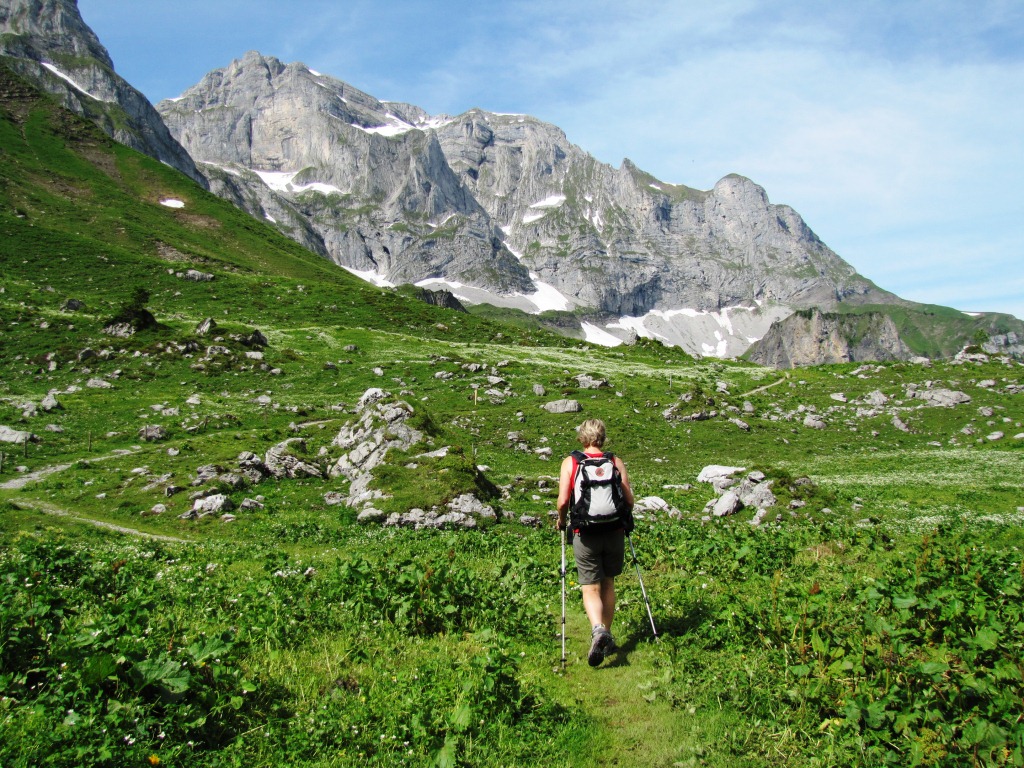 auf der Alp Untermälchbsetzi. Wir umkreisen den Bannalpsee