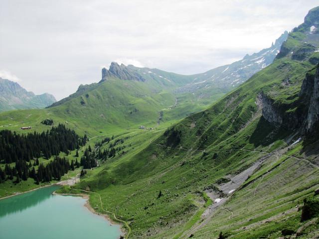 von Punkt 1791 m.ü.M. Blick zurück nach Urnerstafel. Rechts gut ersichtlich der Bergweg