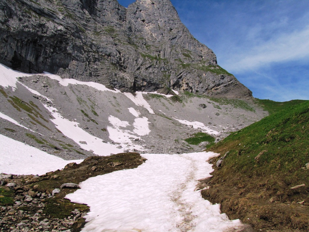 wir haben Oberfeld, das noch schneebedeckt ist erreicht