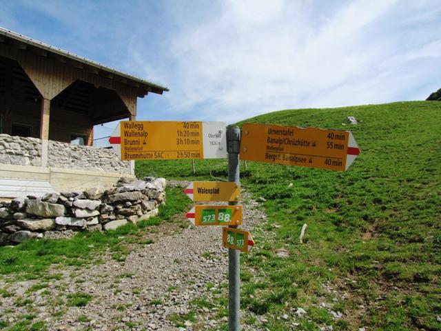 Wegweiser bei Punkt 1826 m.ü.M. auf Oberfeld