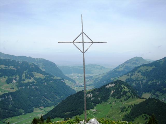 was für eine Aussicht. Die Sicht reicht bis nach Stans. Rechts der Buochserhorn. Dort oben waren wir auch schon