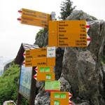 Wegweiser bei der Brunnihütte 1860 m.ü.M.