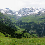 Breitbildfoto mit Blick auf Schwalmere, Schilthorn, die beiden Andrist, Bütlasse, Gspaltenhorn und Blüemlisalp