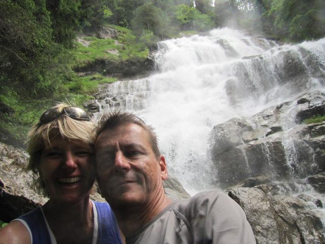 Erinnerungsfoto aufgenommen beim Wasserfall