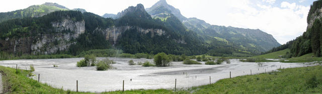 Breitbildfoto vom Tschingelsee  1150 m.ü.M.