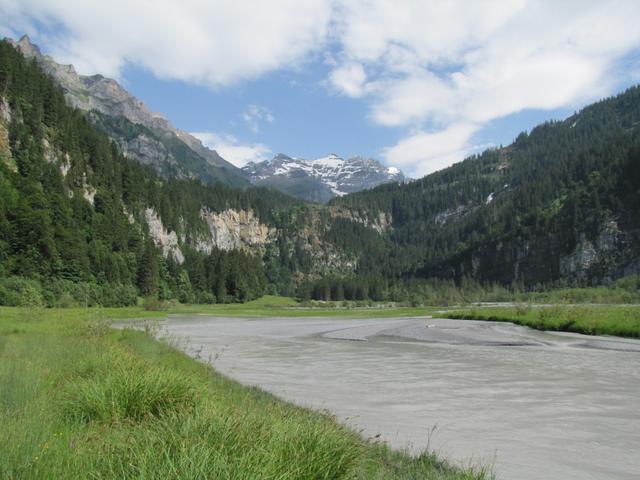 Blick zurück zum Tschingelsee. Im Hintergrund die Bütlasse