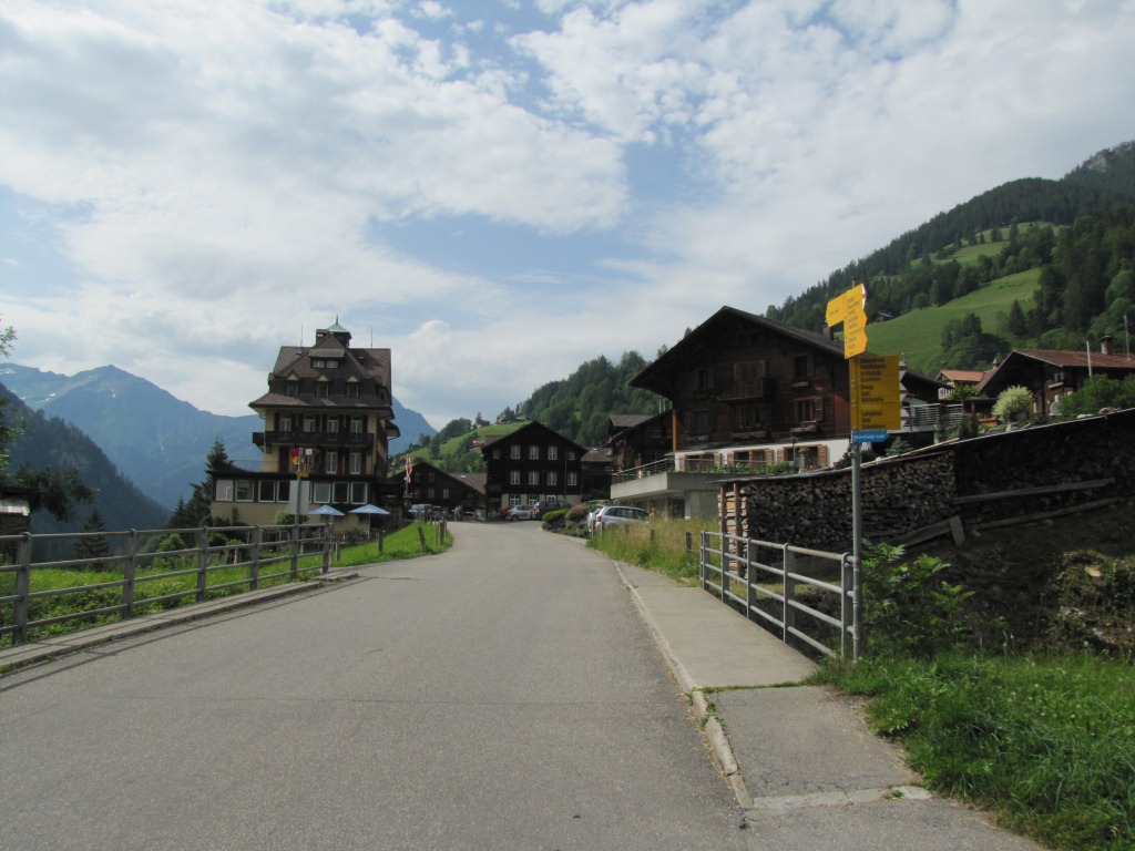 wir haben das Dorf Kiental erreicht. Die schöne Rundwanderung ist zu Ende