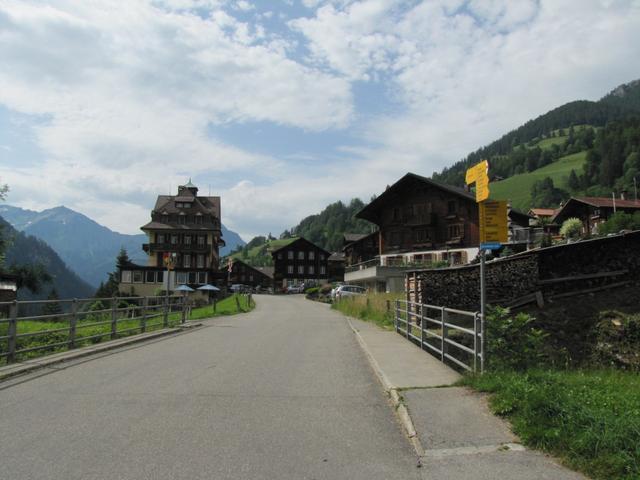 wir haben das Dorf Kiental erreicht. Die schöne Rundwanderung ist zu Ende