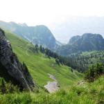 Tiefblick zum "normalem" Bergweg, der vom Hinterstockensee hinauf zum Stockhorn führt