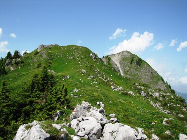 unser weiterer Wegverlauf. Am Horizont der Möntschelespitz unser nächstes Ziel