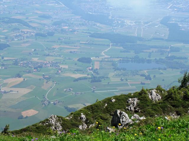 Tiefblick nach Uebeschi und Amsoldingen mit See. Wir haben den Jakobsweg sehr genossen