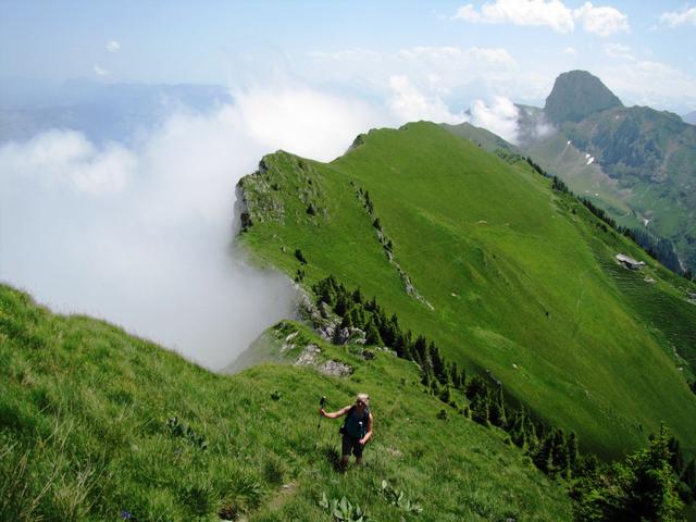 Blick zurück oder besser gesagt runter. Der Möntschelespitz kann auch weiter unten umgangen werden