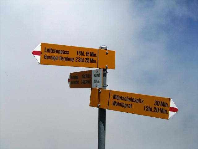 Wegweiser auf der Homad 2076 m.ü.M.