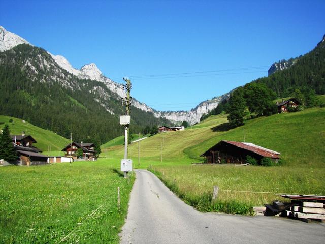 bei Buechi schwenken wir in den grossen Talkessel von Schwendi ein