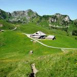 Blick auf die Alphütte und Bergwirtschaft Seeberg 1800 m.ü.M.