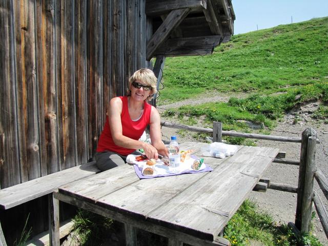 bei der Alphütte Punkt 2057 m.ü.M. legten wir bei schönster Aussicht die Mittagspause ein