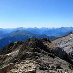 sehr schönes Breitbildfoto, mit Rätikon, Silvretta, Chur, Piz Kesch, Berninakette, Ringelspitz, Sardona und Gigerwaldstausee