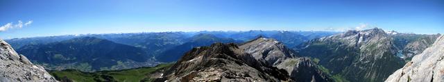 sehr schönes Breitbildfoto, mit Rätikon, Silvretta, Chur, Piz Kesch, Berninakette, Ringelspitz, Sardona und Gigerwaldstausee