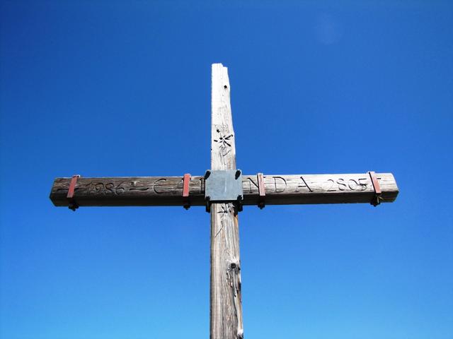 Gipfelkreuz auf dem Haldensteiner Calanda 2805 m.ü.M.