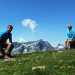 Erinnerungsfoto auf dem breiten und grünen Grat vom Haldensteiner Calanda