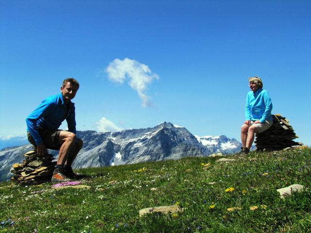 Erinnerungsfoto auf dem breiten und grünen Grat vom Haldensteiner Calanda