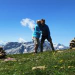 Erinnerungsfoto auf dem breiten und grünen Grat vom Haldensteiner Calanda