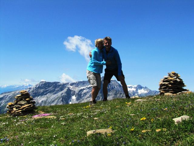 Erinnerungsfoto auf dem breiten und grünen Grat vom Haldensteiner Calanda