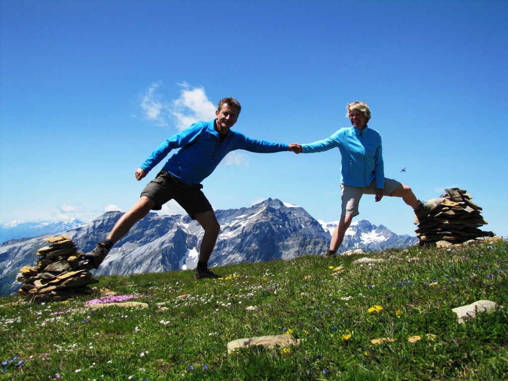 Erinnerungsfoto auf dem breiten und grünen Grat vom Haldensteiner Calanda