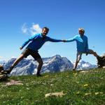 Erinnerungsfoto auf dem breiten und grünen Grat vom Haldensteiner Calanda