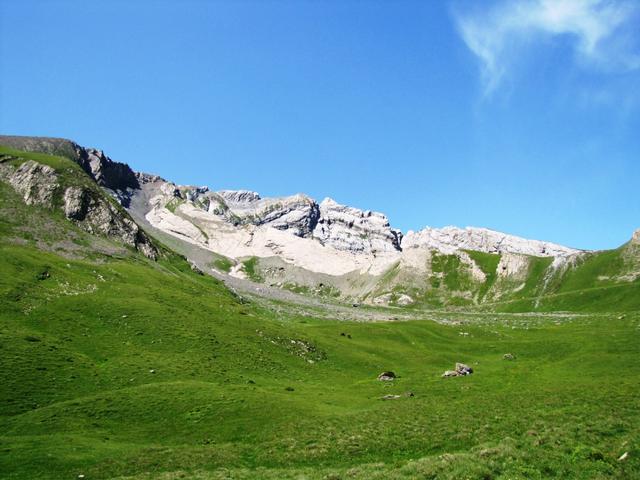 bei Cafäraboden 2055 m.ü.M. mit Blick auf den Haldensteiner Calanda. Noch vor kurzem waren wir dort oben