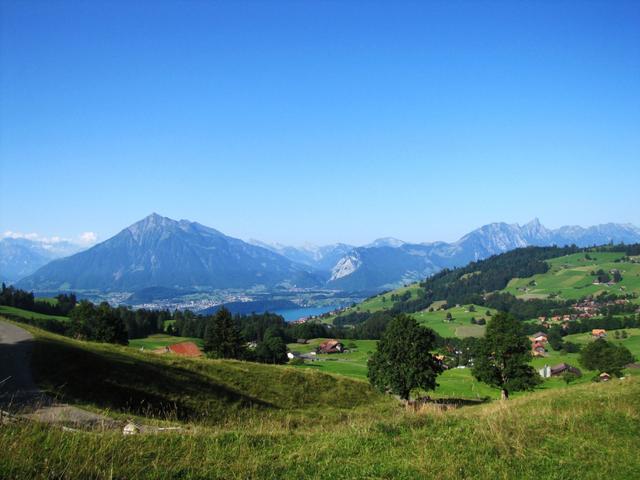 während dem Wandern, konnten wir so eine schöne Aussicht auf den Niesen bestaunen. Dort oben waren wir auch schon