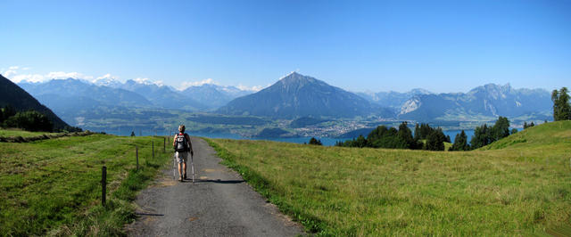 Breitbildfoto aufgenommen während dem Wandern, zwischen Endorfallmi und Wilerallmi