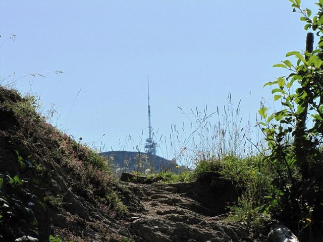 das erste was vor unseren Augen auftaucht ist der Sendemast auf dem Niederhorn